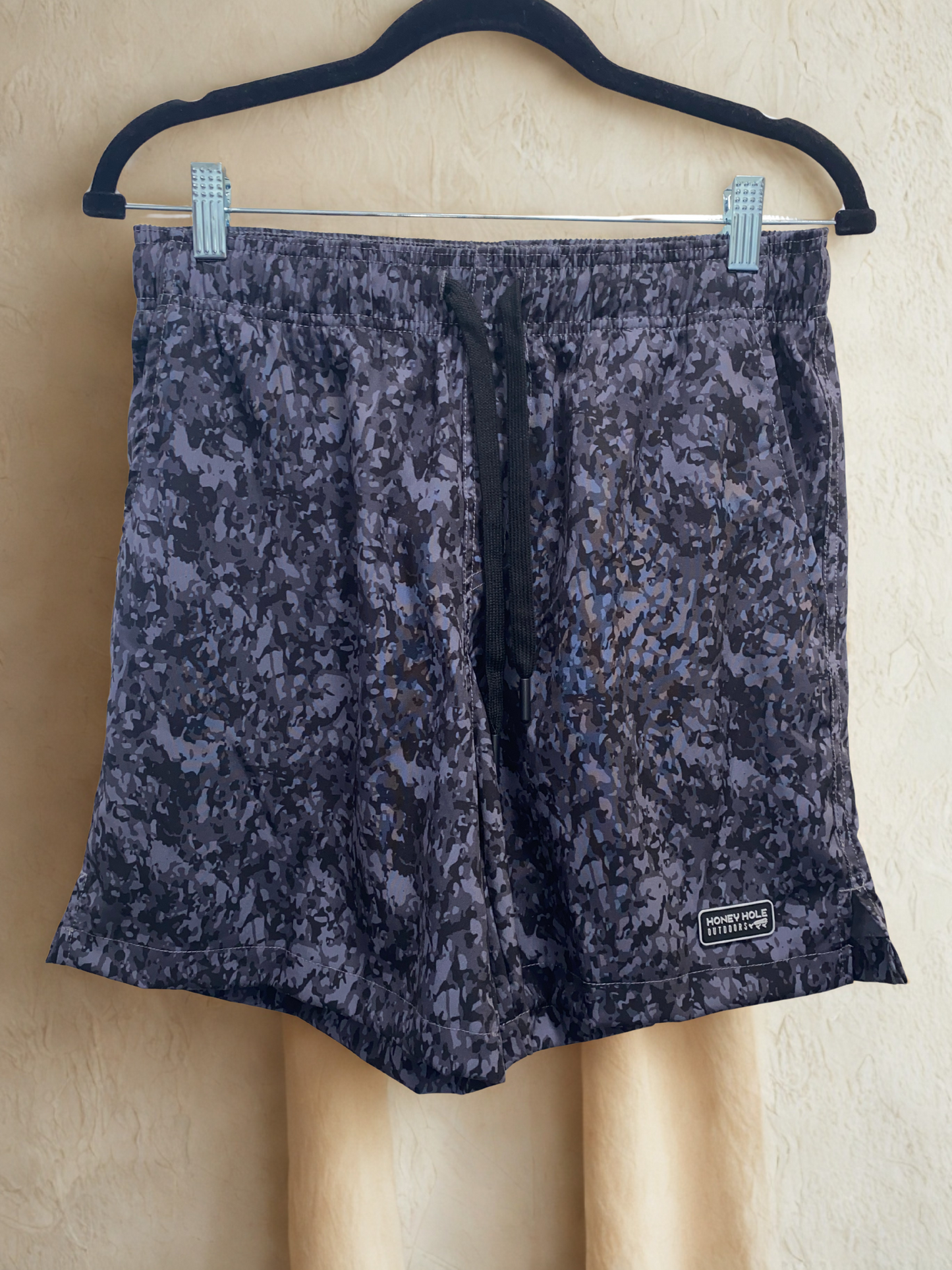 Honey Hole Men's Camo Shorts